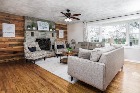 20 min to Sight&Sound*game room*hot tub*patio*BBQ