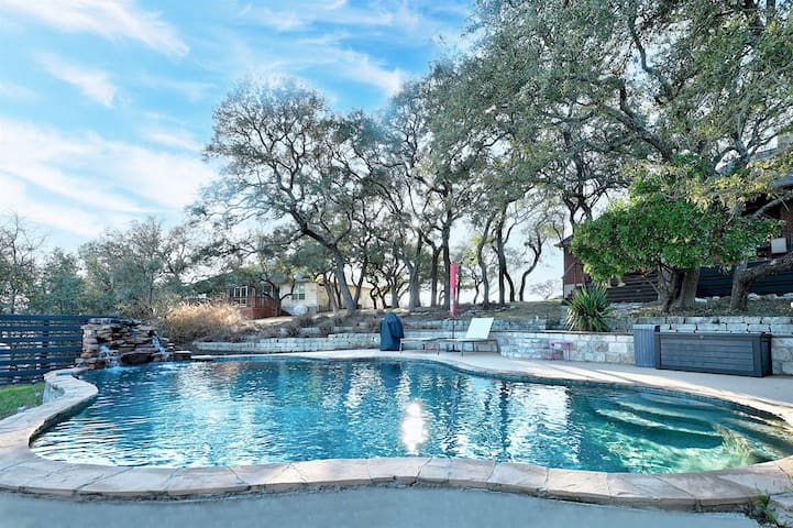 Perfect Retreat + Pool + Cedar Hot Tub + Sleeps 12 gallery image 2