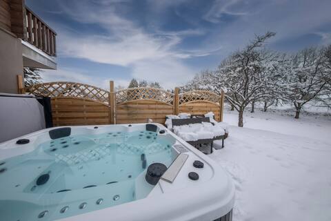 Sparkling Chalet with 3 Ponds with SPA, Sauna and Veranda