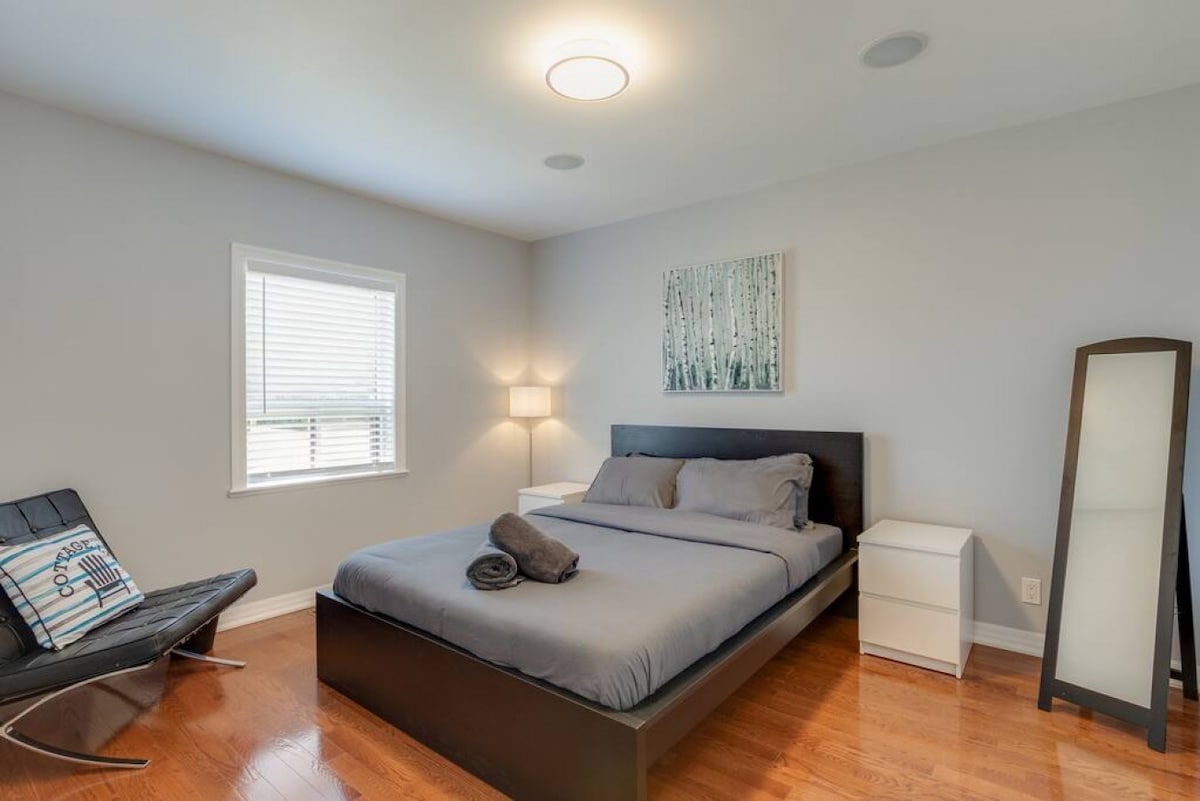 Çarçafë dhe jorganë me cilësi hoteli për një gjumë të qetë.