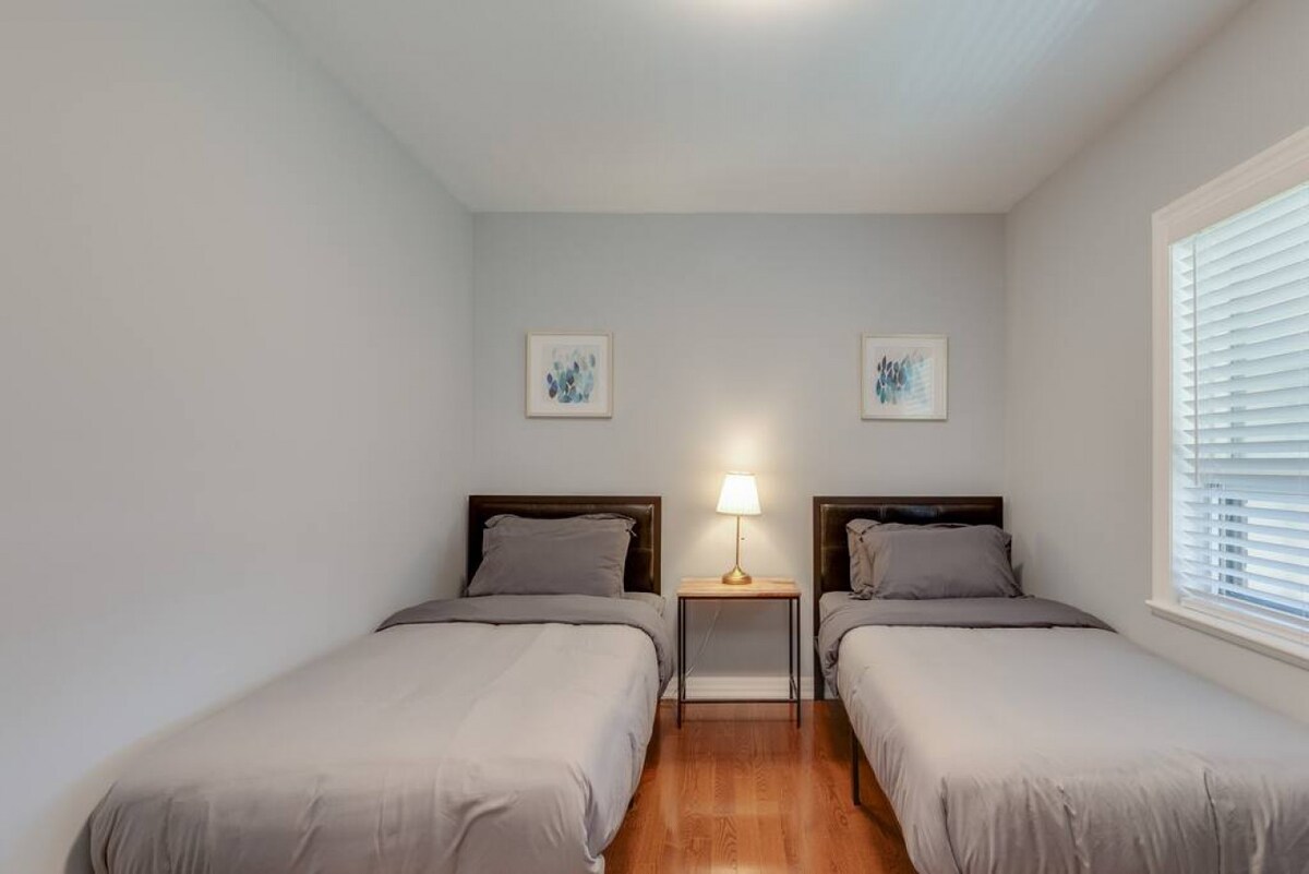 Çarçafë dhe jorganë me cilësi hoteli për një gjumë të qetë.