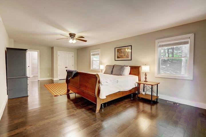 First floor King Master with ensuite 