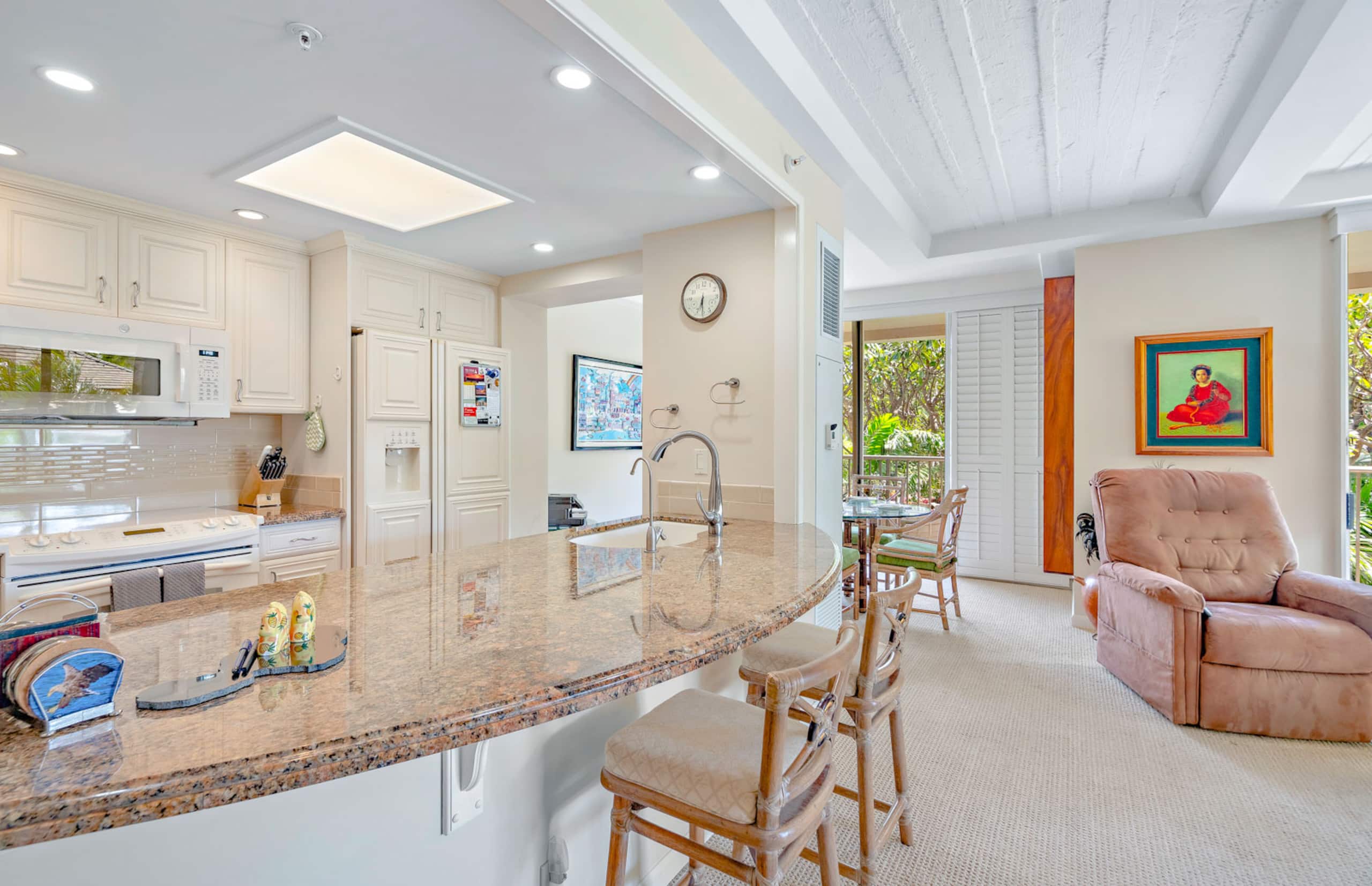 Condo in Lahaina · ★4.75 · 2 bedrooms · 2 beds · 2 baths - Image 14