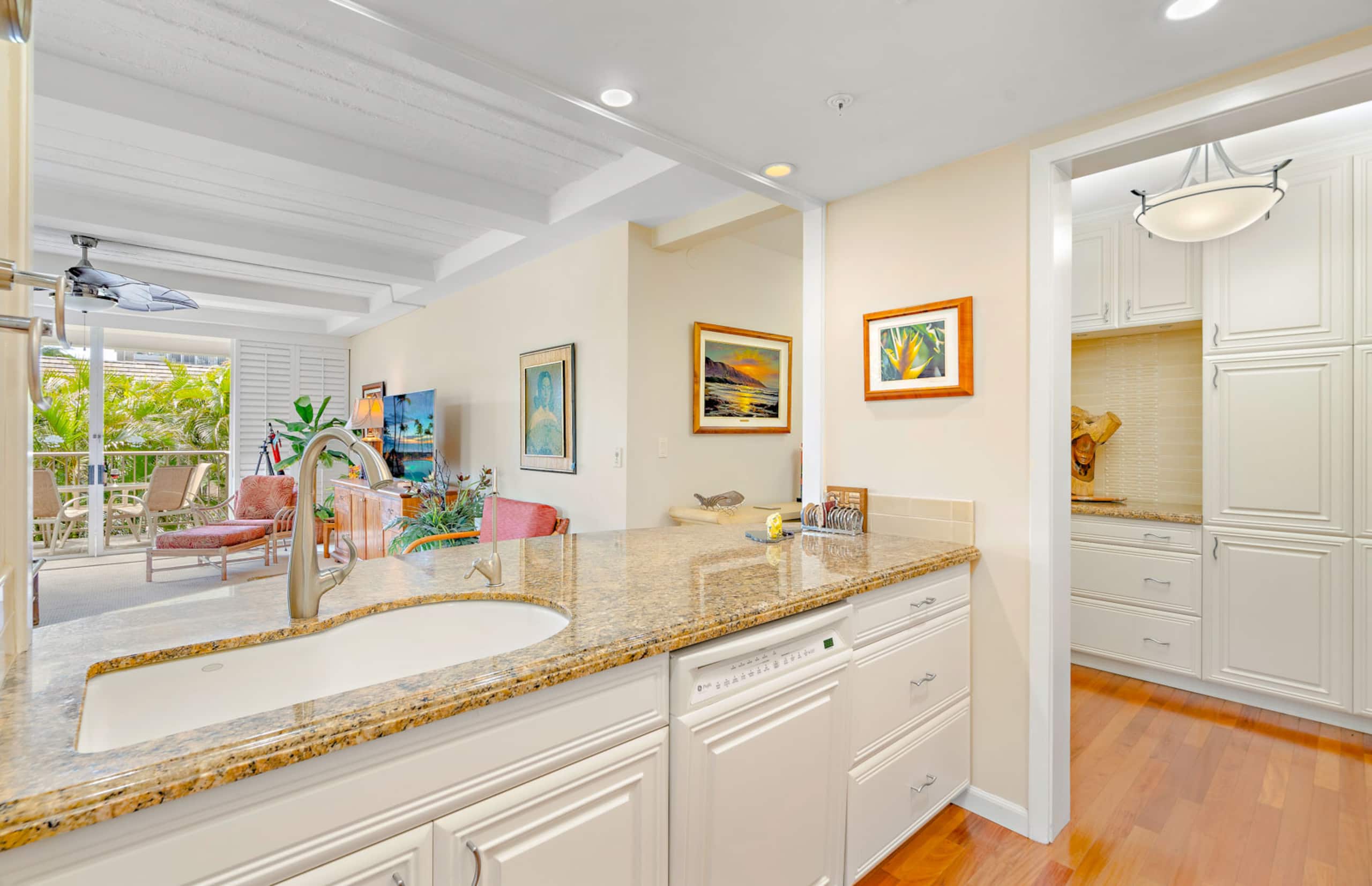 Condo in Lahaina · ★4.75 · 2 bedrooms · 2 beds · 2 baths - Image 12
