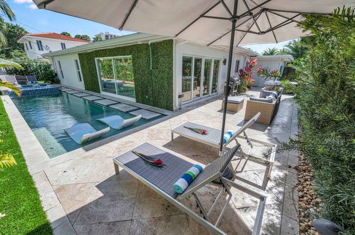 Walk to Beach | Modern Oasis | Ocean Mist Key gallery image 5