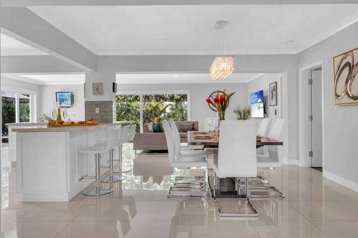 Walk to Beach | Modern Oasis | Ocean Mist Key gallery image 2