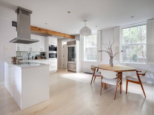 Hudson Terrace by Rove Travel | Chic Tribeca TH gallery image 2