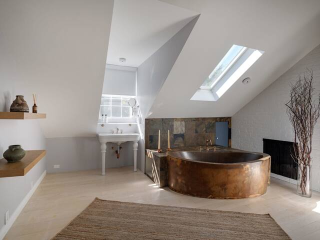 Hudson Terrace by Rove Travel | Chic Tribeca TH gallery image 4