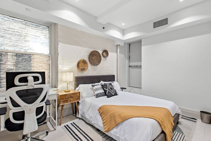 Highland Place I by RoveTravel | Luxury NoMad 3BR gallery image 3