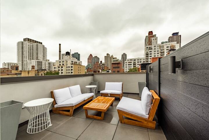 Salisbury I by RoveTravel | 4BR Apt. in Lenox Hill gallery image 4