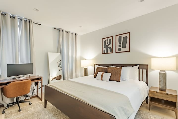 Salisbury I by RoveTravel | 4BR Apt. in Lenox Hill