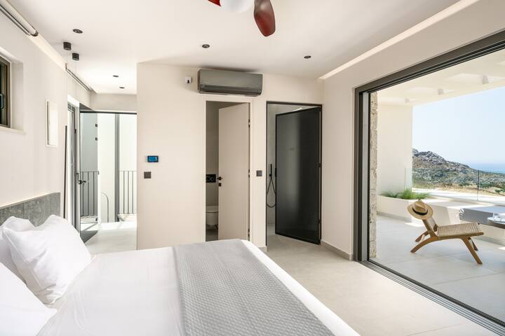 Villa 7 Seas – With Amazing View – Heated Pool gallery image 3