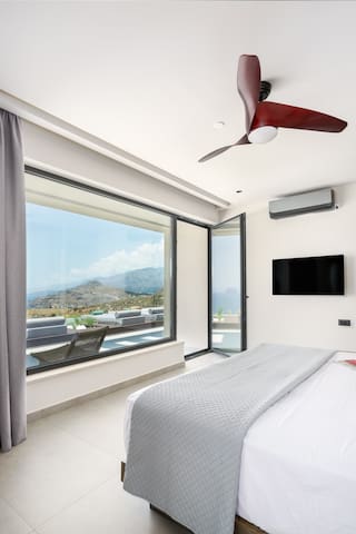 Villa 7 Seas – With Amazing View – Heated Pool