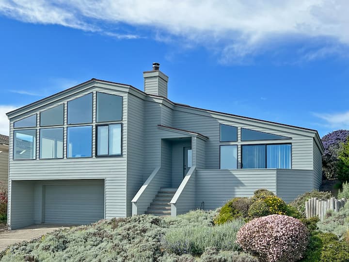 Moonrise Kingdom Light warm home, spanning views Houses for Rent in