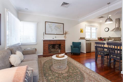 Home Away - 2 Bedroom Cottage