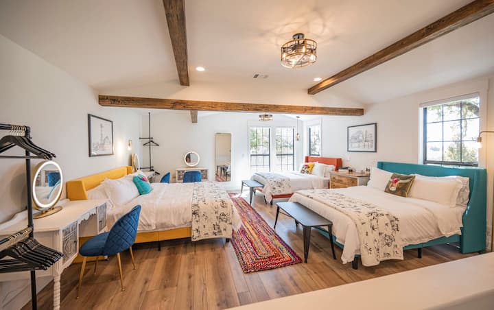 Guest Lofted Bedroom (1 King, 2 Queen)