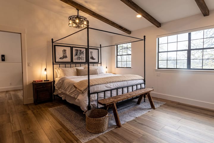 Bedroom 1 (King) Upstairs