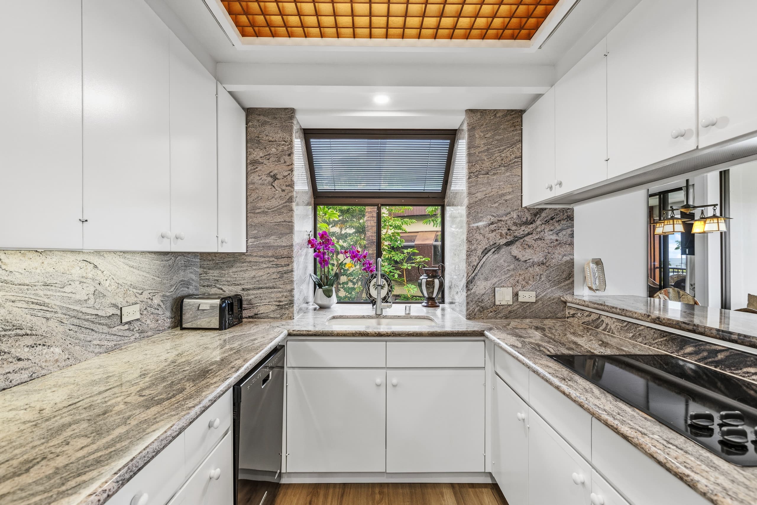 Condo in Waimea · ★4.67 · 2 bedrooms · 3 beds · 2.5 baths - Image 12