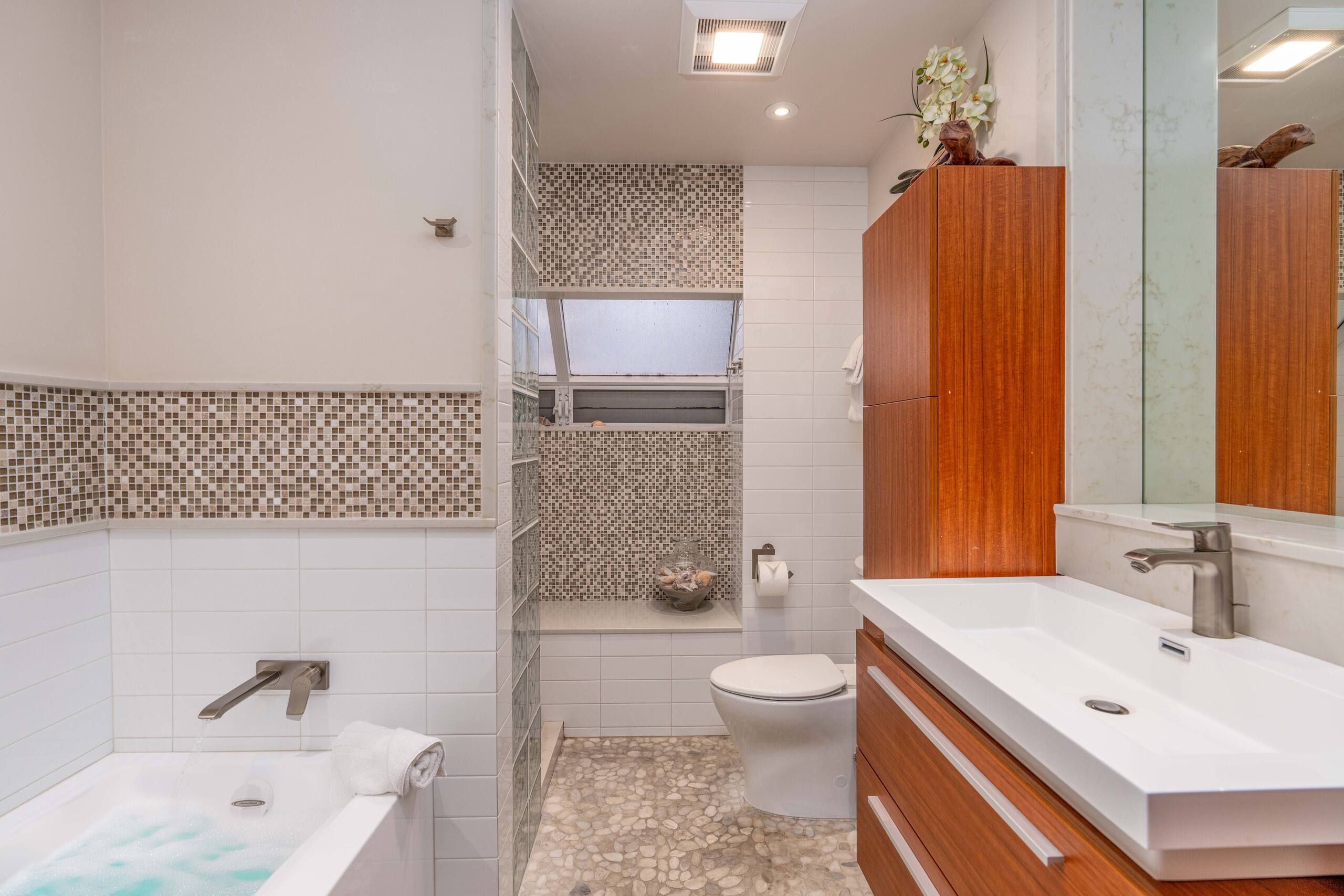 Condo in Waimea · ★4.33 · 2 bedrooms · 4 beds · 2.5 baths - Image 13