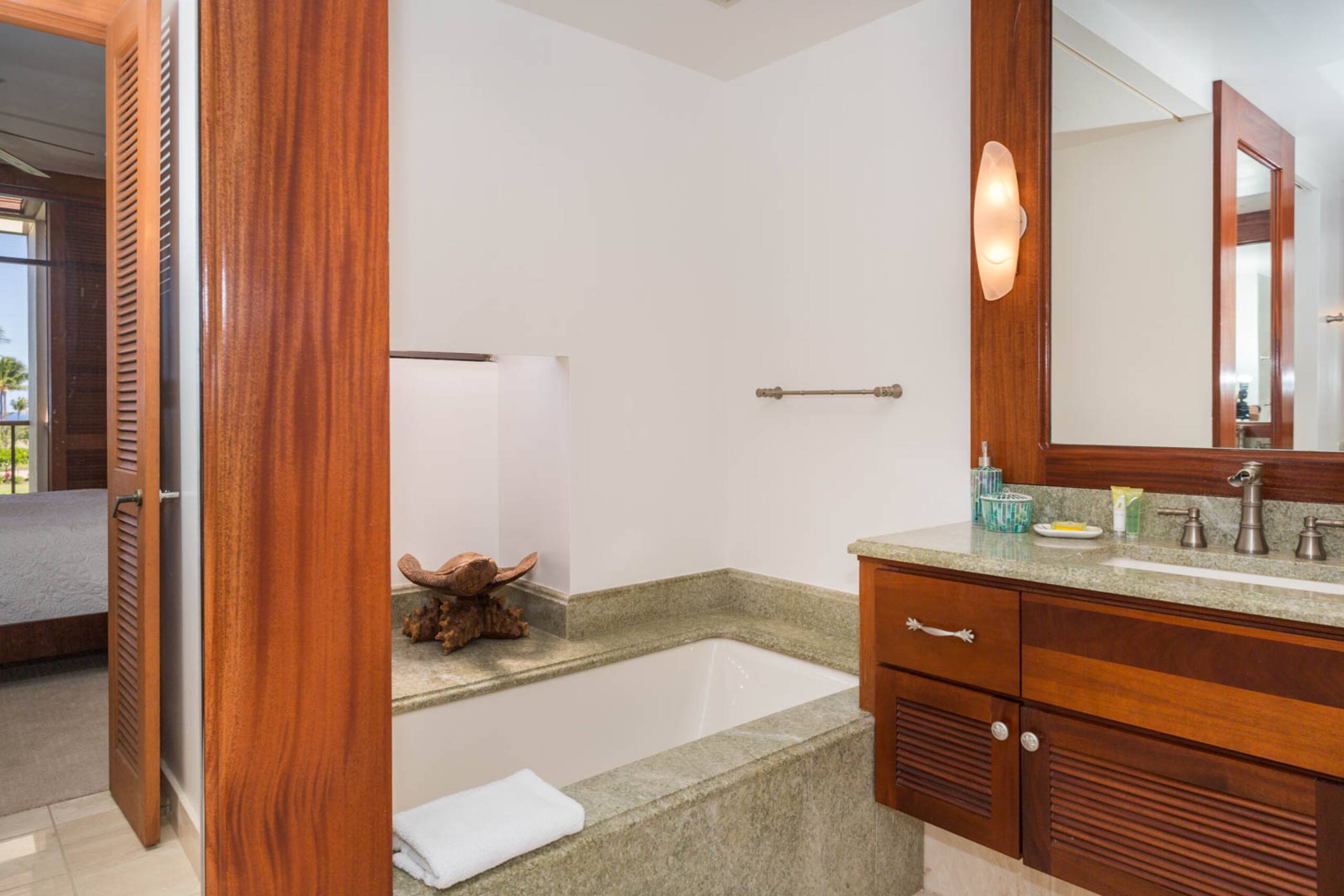 Condo in Waimea · ★5.0 · 1 bedroom · 2 beds · 2 baths - Image 12