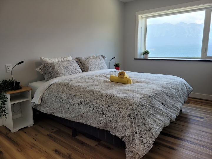 Valhalla bedroom 3, king bed