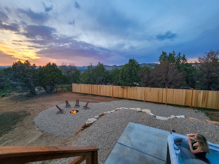 Moonlight Lodge with Private Hot Tub near Zion