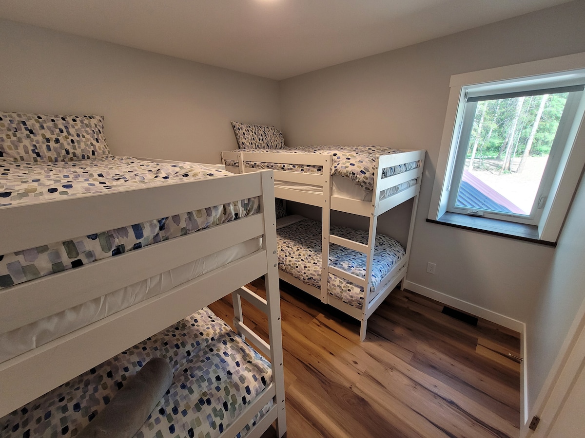 غرفة فالهالا بطابقين، 4 أسرّة مزدوجة