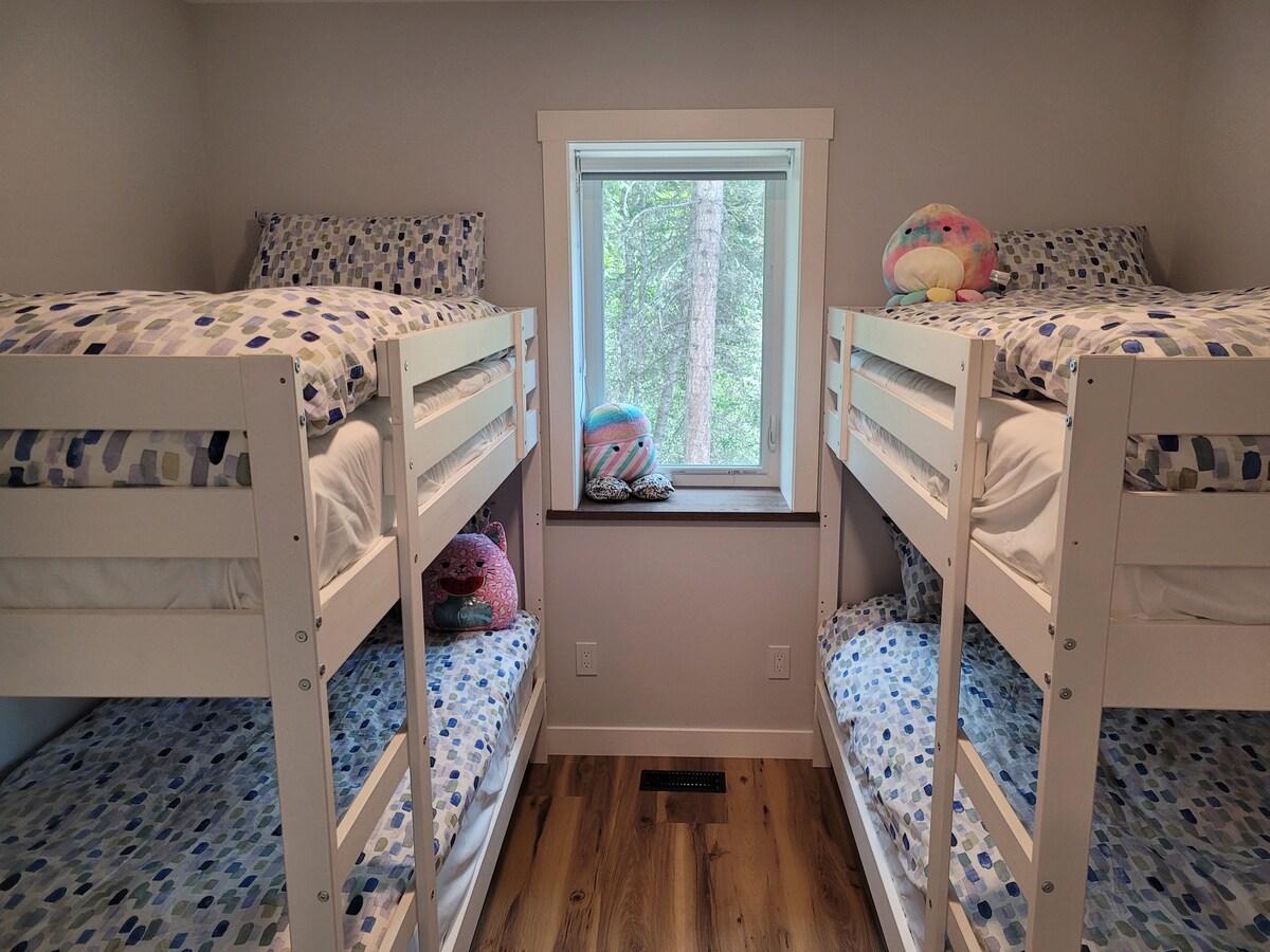 غرفة نوم موناشي بطابقين، 4 أسرّة مزدوجة