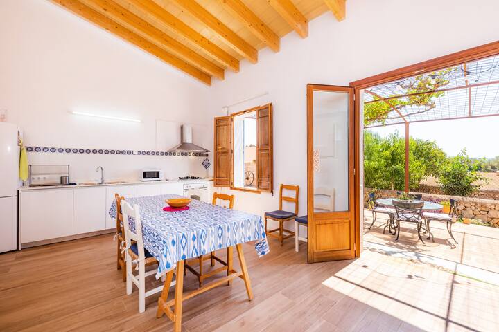 Son Julia gallery image 4