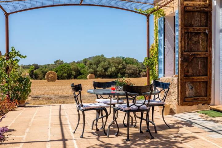 Son Julia gallery image 3