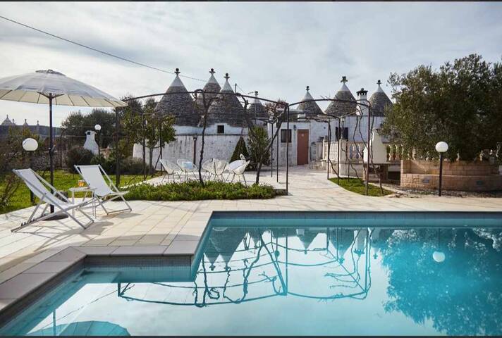 Trulli Azzalema with exclusive pool gallery image 2