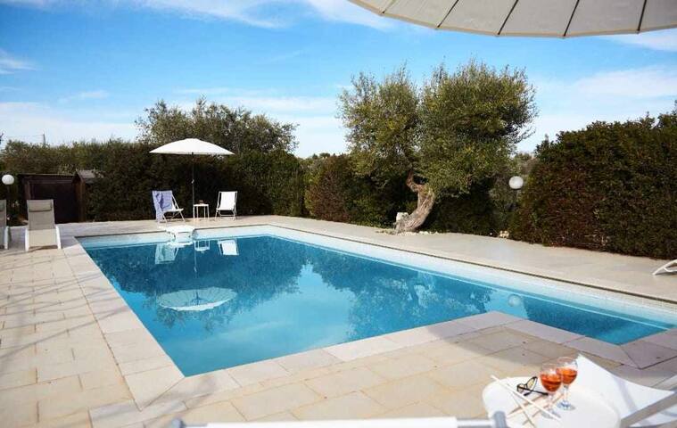 Trulli Azzalema with exclusive pool gallery image 3