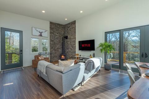 Cozy Home in Pisgah Forest w/ Fireplace & Sauna