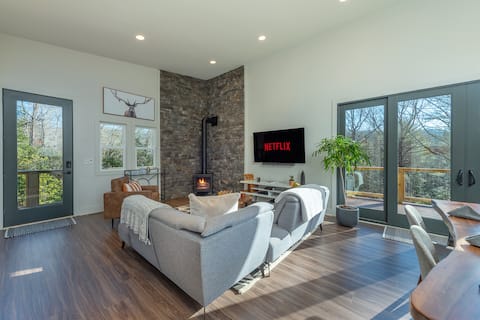 Cozy Home in Pisgah Forest w/ Power, Water & Wifi