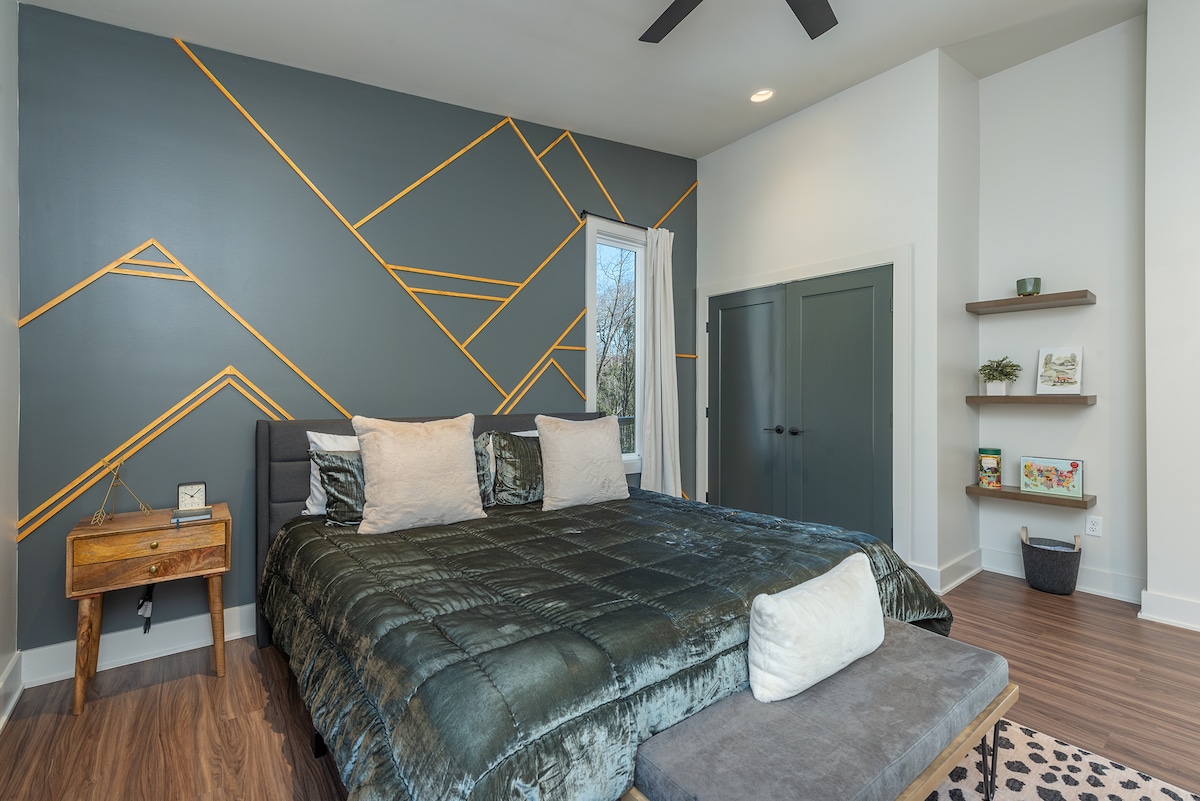 Rest easy on a king-size bed, greet the day with abundant natural light, and find closet convenience to enhance your mountain stay.