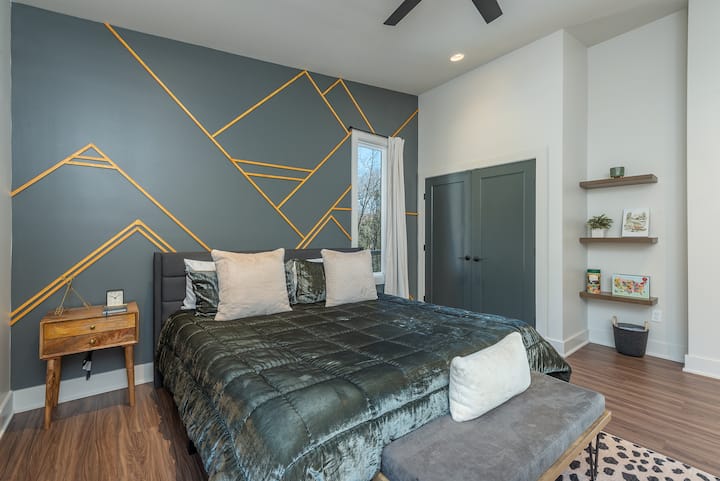 Rest easy on a king-size bed, greet the day with abundant natural light, and find closet convenience to enhance your mountain stay.