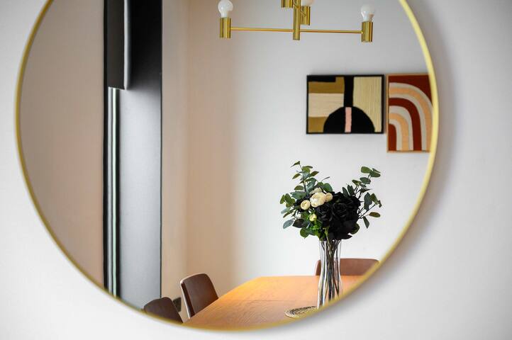 City SuperHost Luxury Canal Street Villa gallery image 5