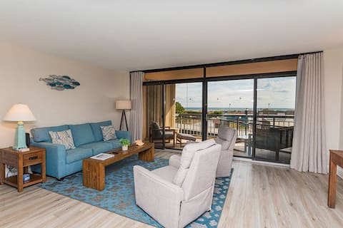 Popular Airbnb listing: Oceanfront condo with pool, sleeps 4, free Wi-Fi in Ocean City / Maryland Beaches