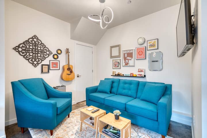 Massive 7BR/5BA | Sleeps 14 | Walk to Everything