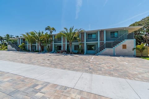 Full complex, 8 Separate 2 bedroom 1 bath units