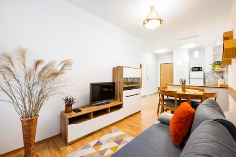 Popular Airbnb listing: Metro Bemowo Colourful Apartment in Bemowo
