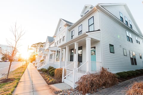 A Modern 4 Bedroom Beach House near VB Boardwalk