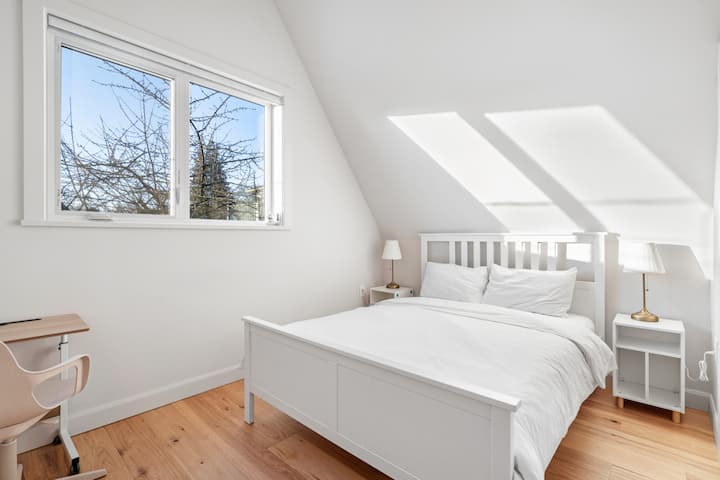 Adorable 2 Br Coach House In Kitsilano - Vancouver