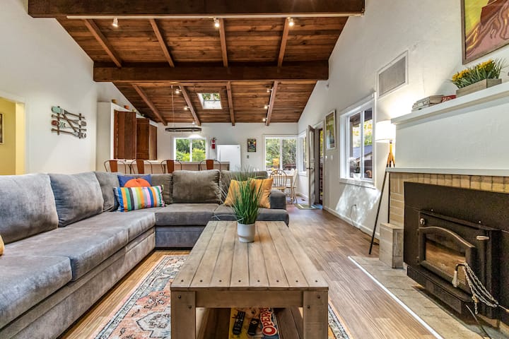 Hot Tub Retreat Near Russian River • Bbq • Family - Jenner, CA