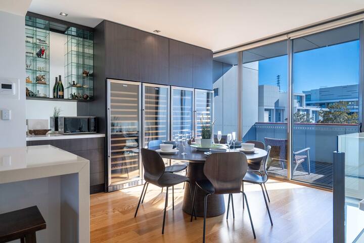 Lux Docklands District 3-level TH *FreeParking gallery image 4