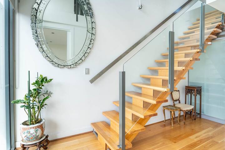 Lux Docklands District 3-level TH *FreeParking gallery image 5