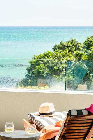 Modern Seaside Apartment w/ Incredible Views (Lill gallery image 4