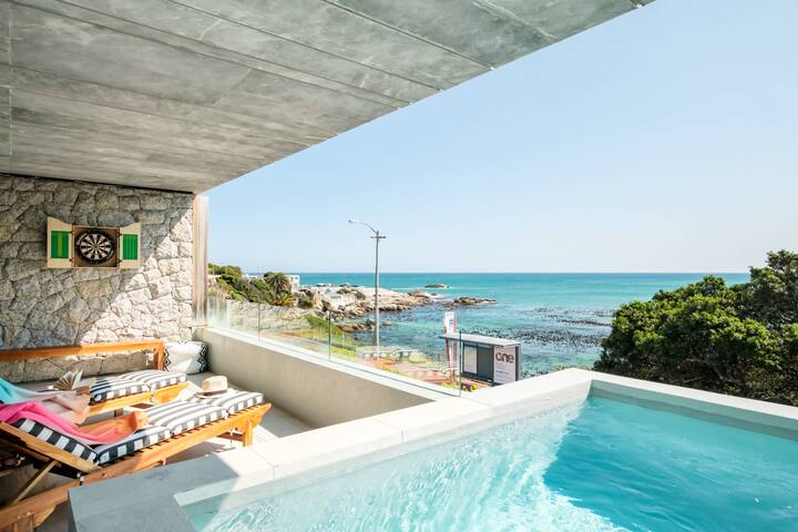 Modern Seaside Apartment w/ Incredible Views (Lill