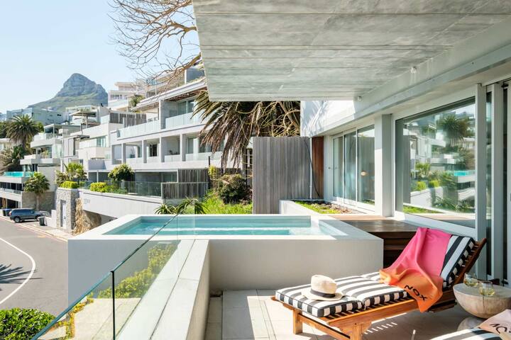 Modern Seaside Apartment w/ Incredible Views (Lill gallery image 5