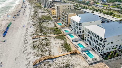 Beach Front 8 BR 6 BA + Pool/Hot Tub + Pickleball
